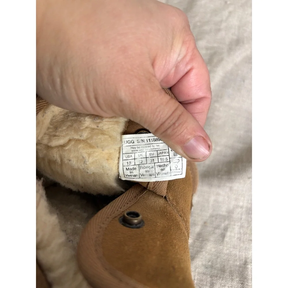 UGG Kids Classic Mini II Chestnut Brown Suede Sheepskin Boots Size‎ 13 111889K